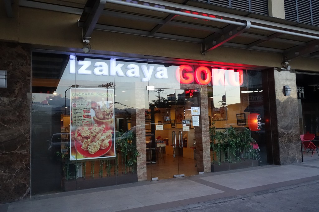 ビルの１Fにある日本食レストランIzkaya Goku