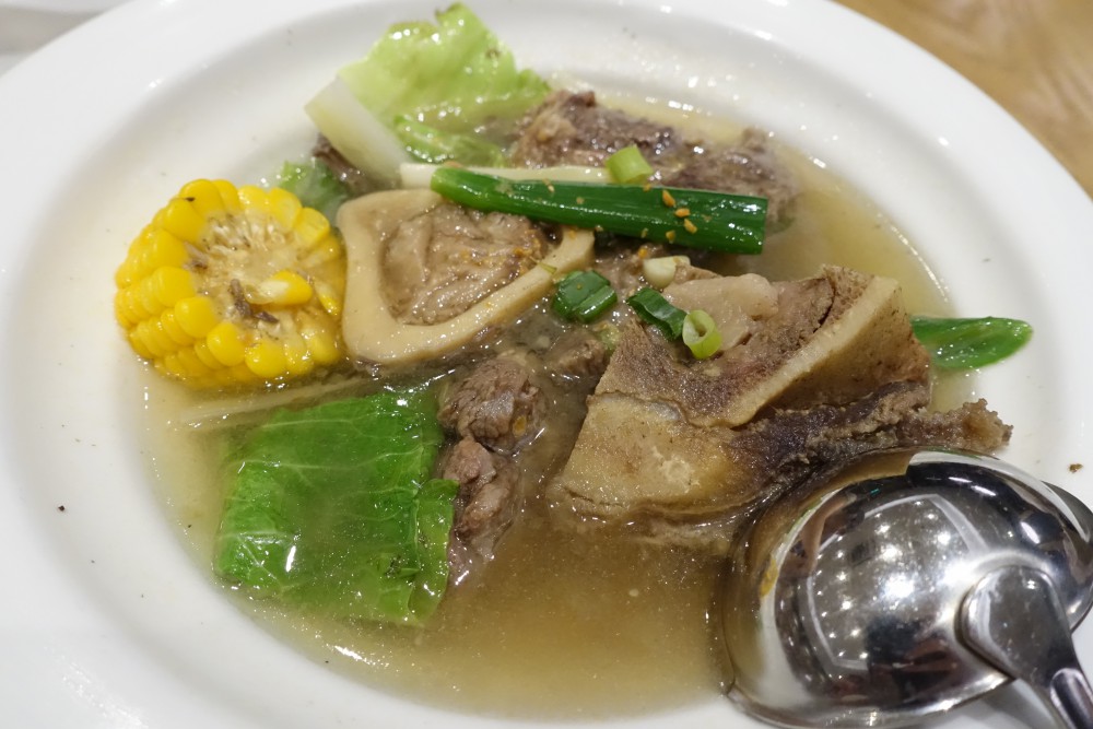 KUYA J BULALO(３３０ペソ)