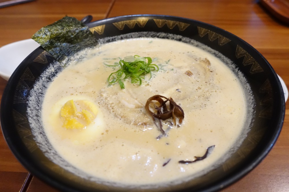 とんこつラーメン(300ペソ)