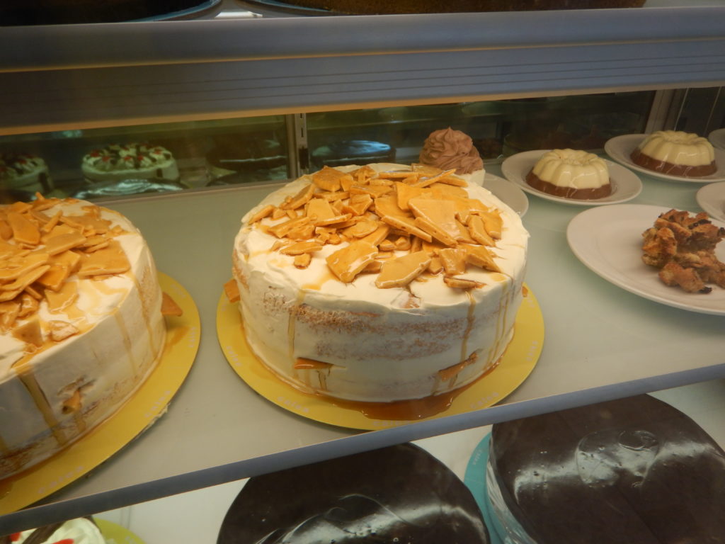 バコロド 圧倒的に種類豊富なお勧めのケーキ屋 Calea Pastries Coffee フィリピン現地情報 セブ留学アカデミー